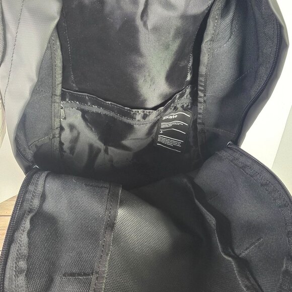 Db Scandinavian Essential 25L Backpack Black Out Travel & Urban Use - Picture 10 of 15